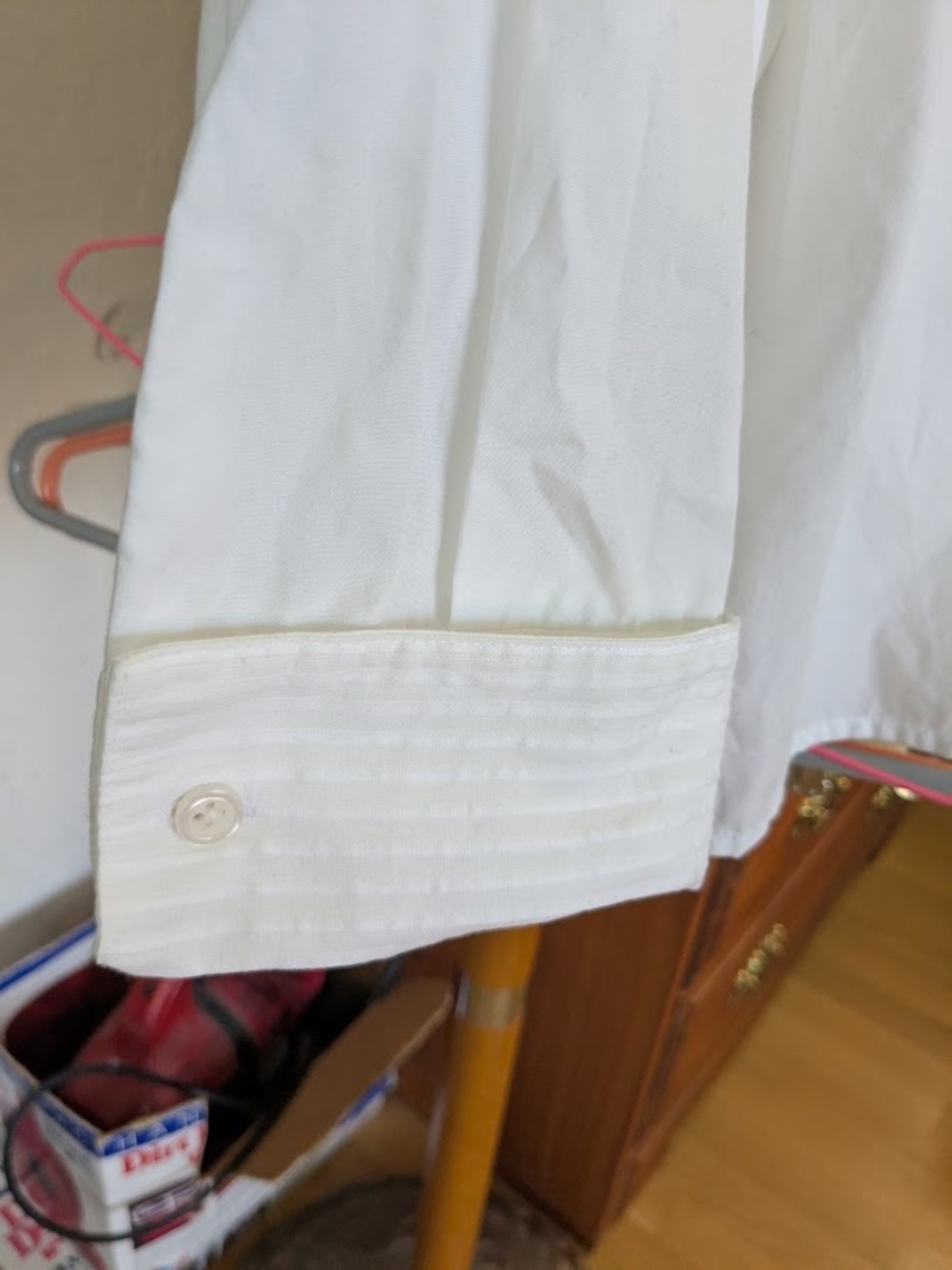 Liz Claiborne Woman White Blouse with Pleated Collar and Cuffs, 18w - Picture 4 of 7